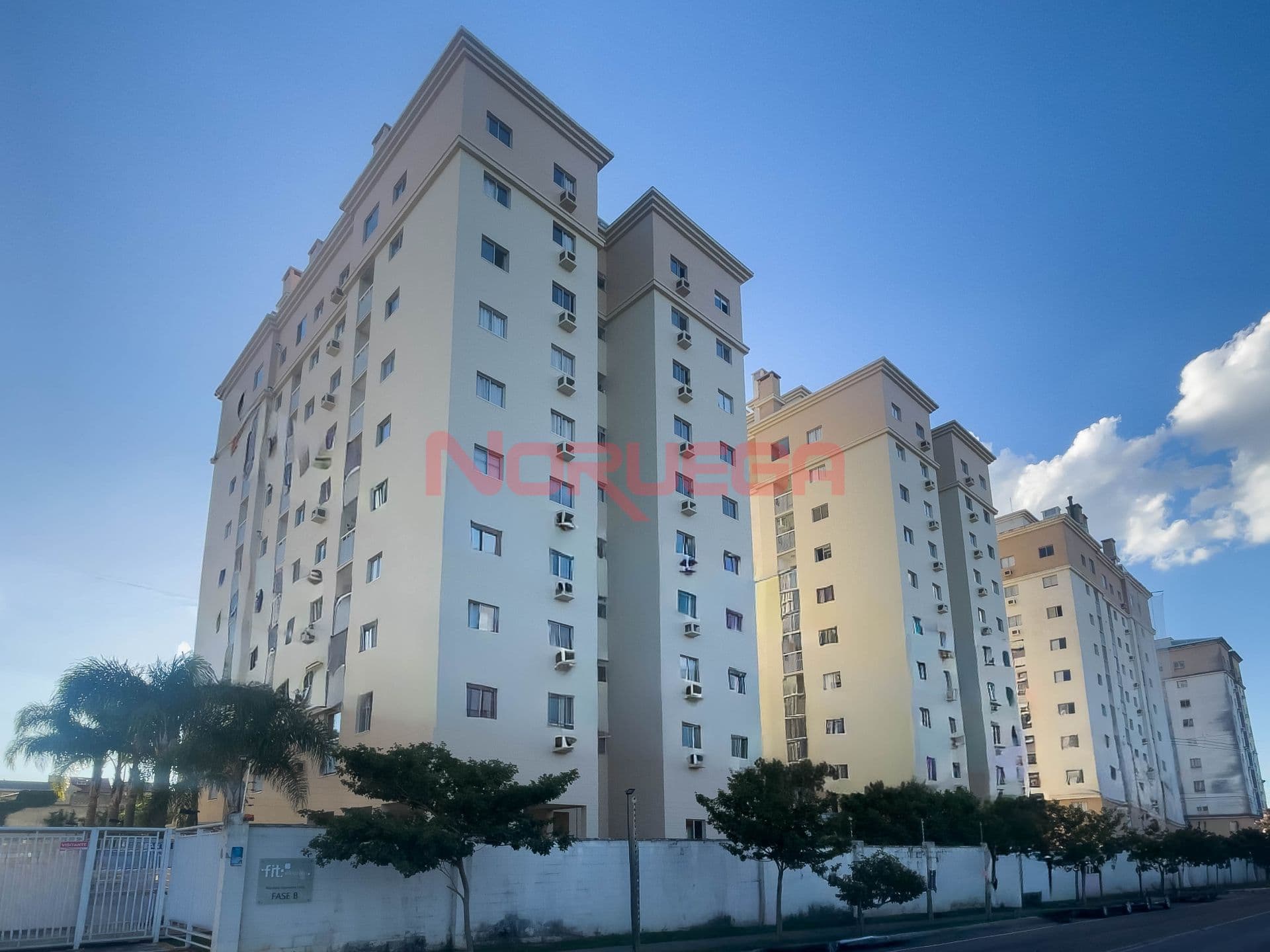 Apartamento com 03 quartos no Bairro Guaira