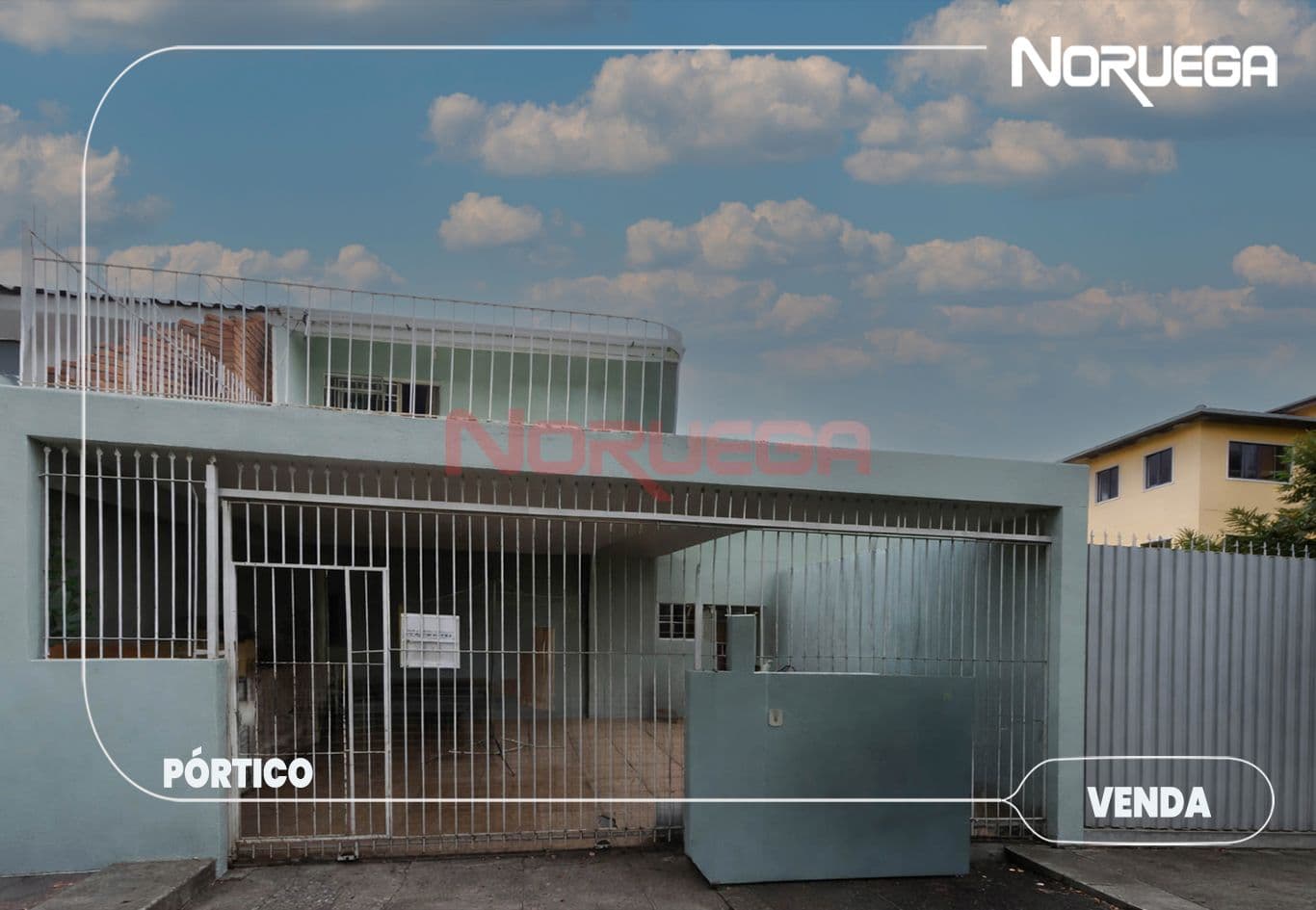 Sobrado à venda no bairro cajuru em Curitiba com 3 quartos, sala e cozinha