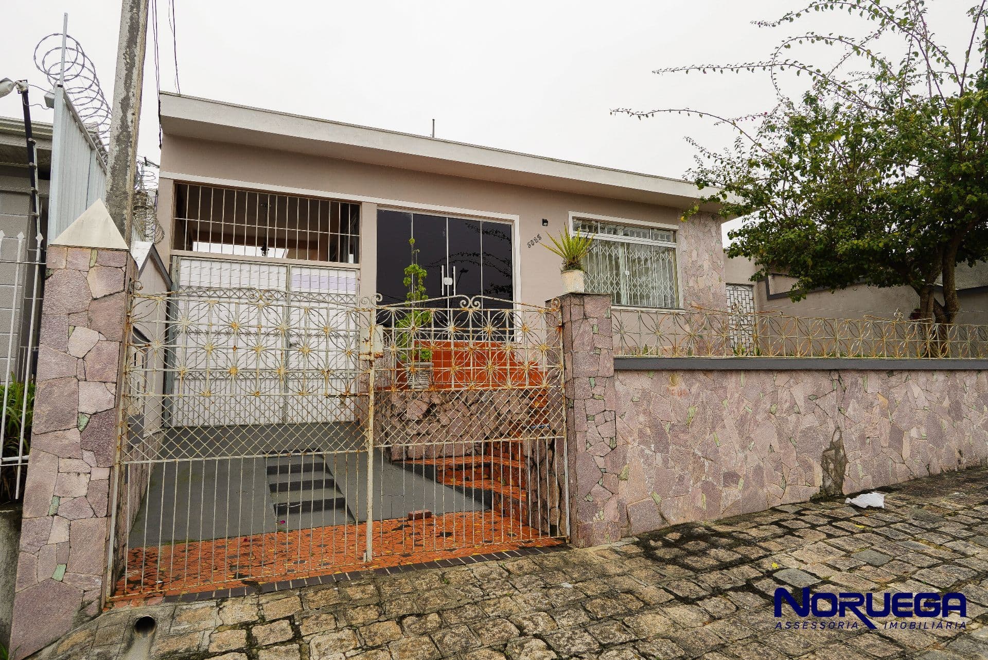 Imagem principal Casa com 258m² à Venda no Bairro Parolin Curitiba