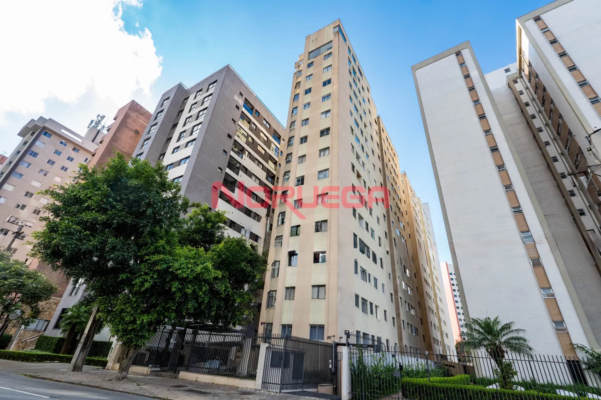 Imagem principal Apartamento à venda em Curitiba-PR, Cristo Rei: 1 quarto, 1 sala, 1 banheiro, 1 vaga, 48m² de área!