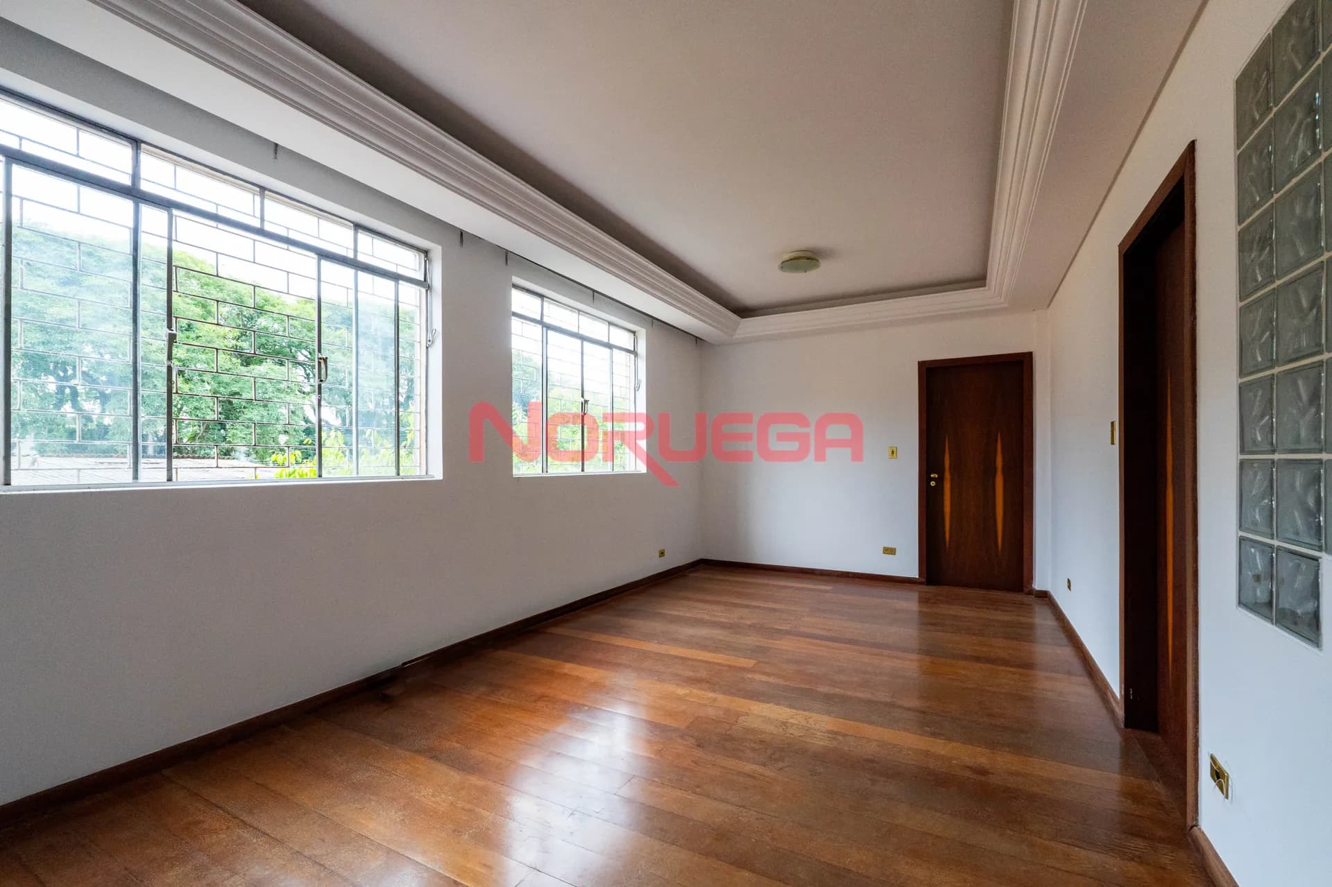 Imagem principal Aluguel de Apartamento de Luxo no Alto da Rua XV em Curitiba-PR: 2 Quartos, 1 Suite, 2 Salas, 2 Banheiros, 1 Vaga, 112,94m².