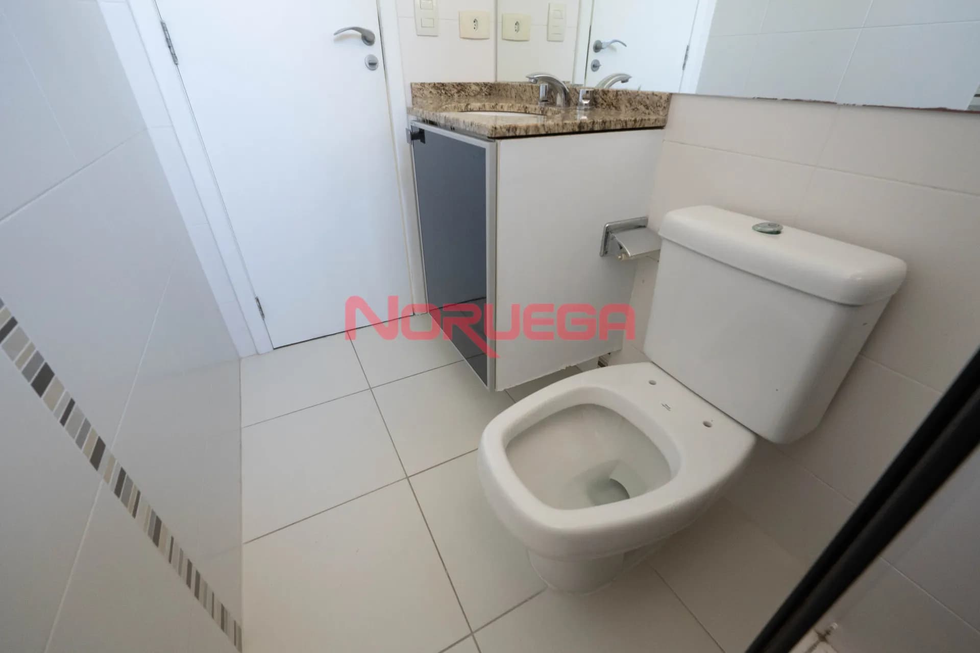 Imagem principal Imóvel de Luxo no Juvevê: 3 Quartos, 2 Suites, 3 Salas, 4 Banheiros, 2 Vagas de Garagem e 260m² de Área em Curitiba-PR