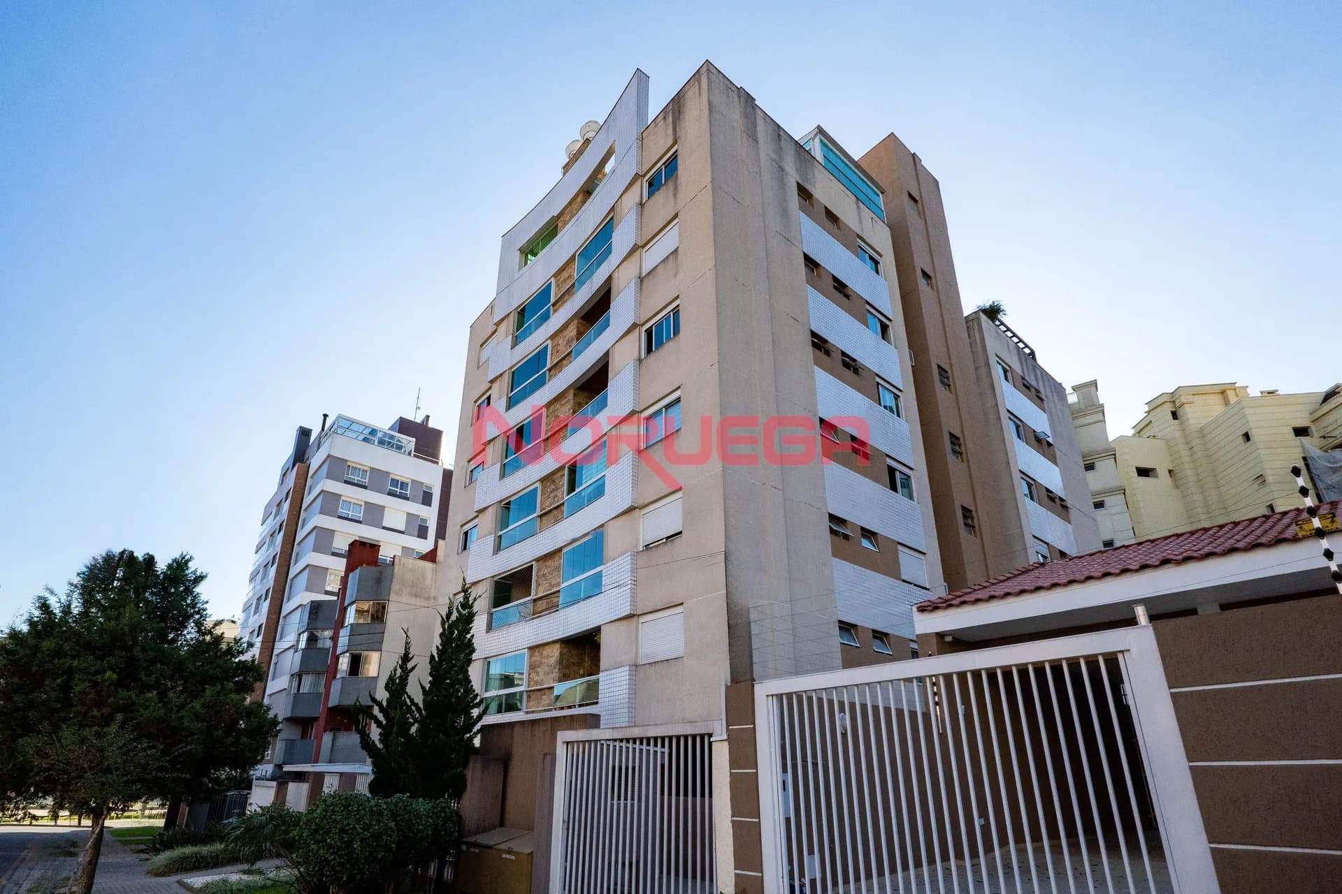 Imagem principal Apartamento á venda no bairro juvevê em curitiba com 3 dormitórios,  2 suítes, 3 salas e 2 vagas de garagem