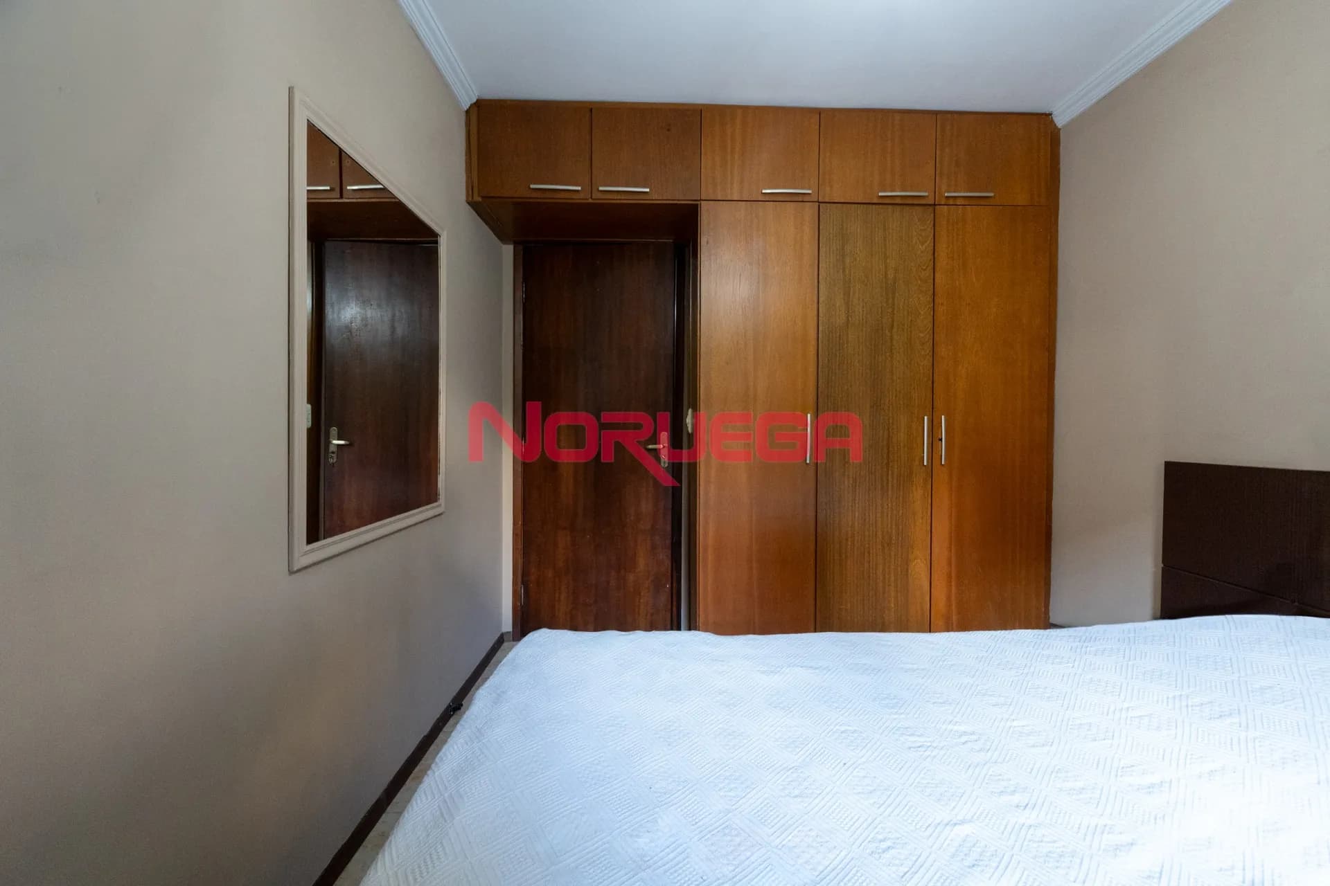 Imagem principal Apartamento á venda em Curitiba no bairro bigorrilho com 2 dormitórios, 1 suíte, sala, banheiro  e garagem