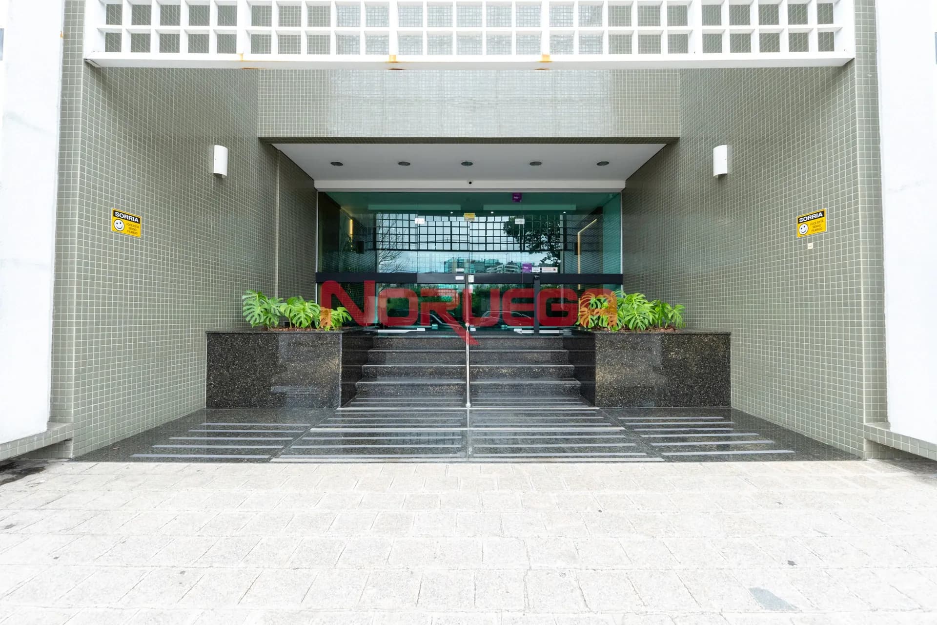 Imagem principal Apartamento para locação com 3 quartos no Cabral, Curitiba-PR: espaçoso e moderno, com 1 vaga de garagem!