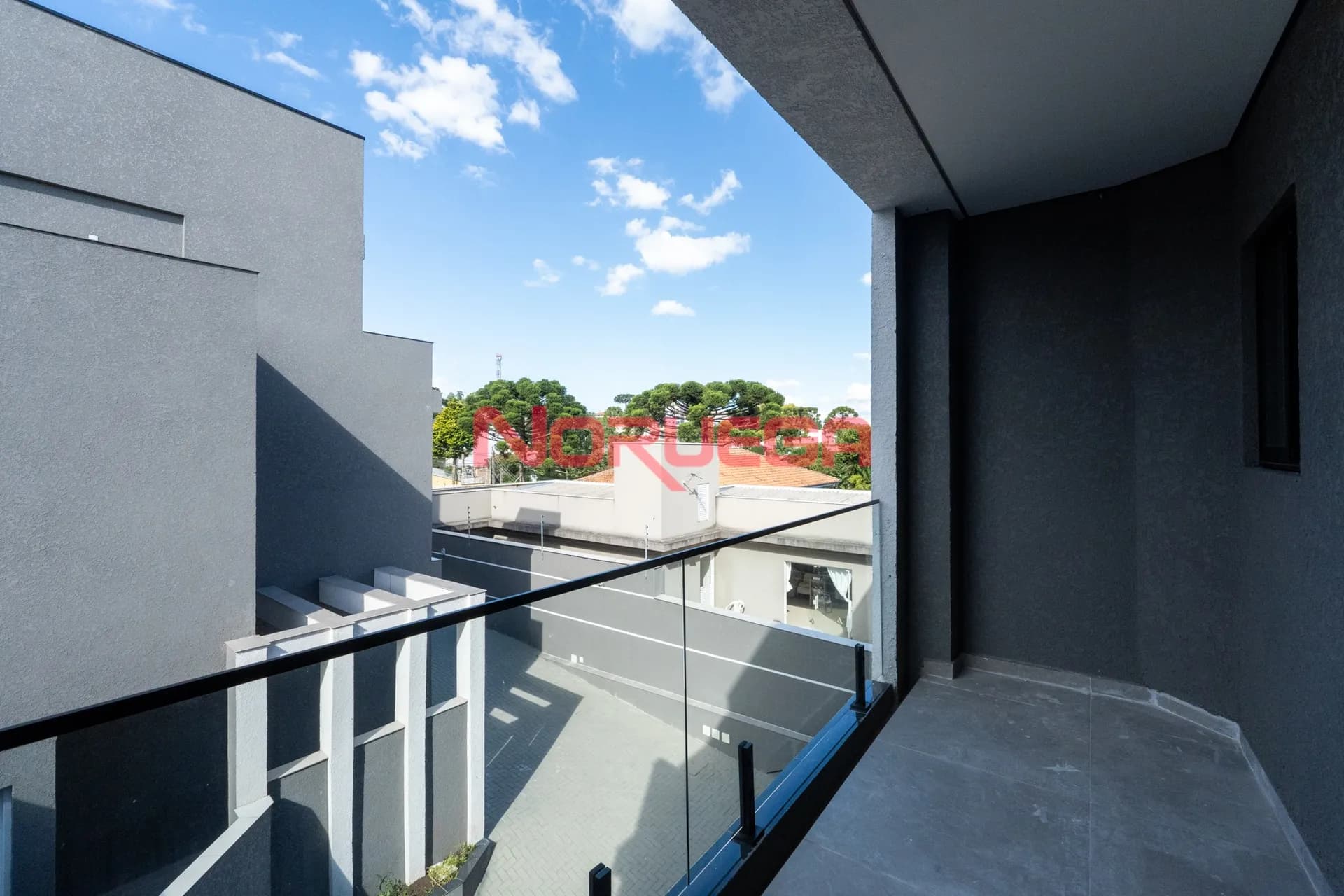 Imagem principal Sobrado á venda no bairro tinguí em curitiba com 4 dormitórios, 1 suite, banheiro e garagem