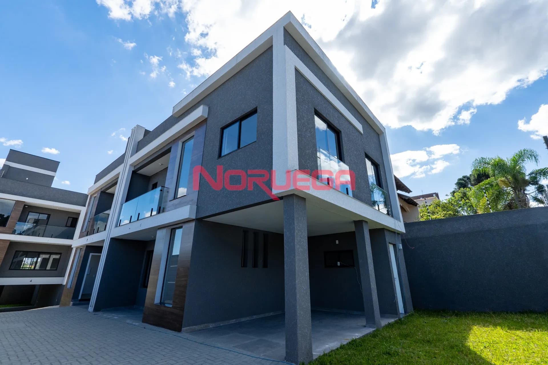 Imagem principal Sobrado  à venda no bairro  Tingui em curiitba  com 3 quartos, 1 suíte, 135,37m² de área