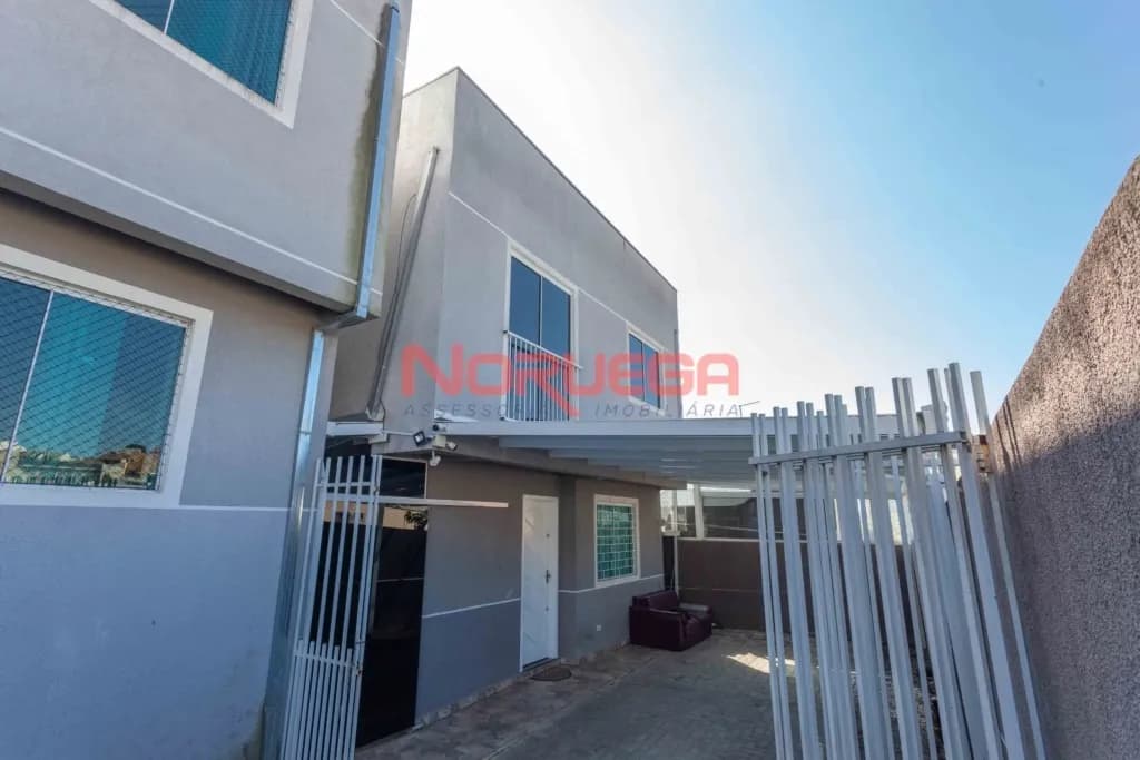 Imagem principal Sobrado á venda  em Curitiba no bairro Santa Cândida com 3 dormitórios, sala e suíte