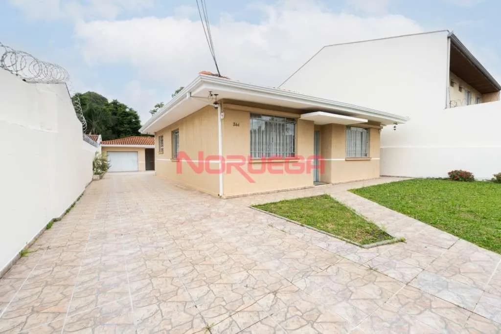 Imagem principal Casa para alugar no bairro alto em Curitiba com banheiro e 5 vagas de garagem