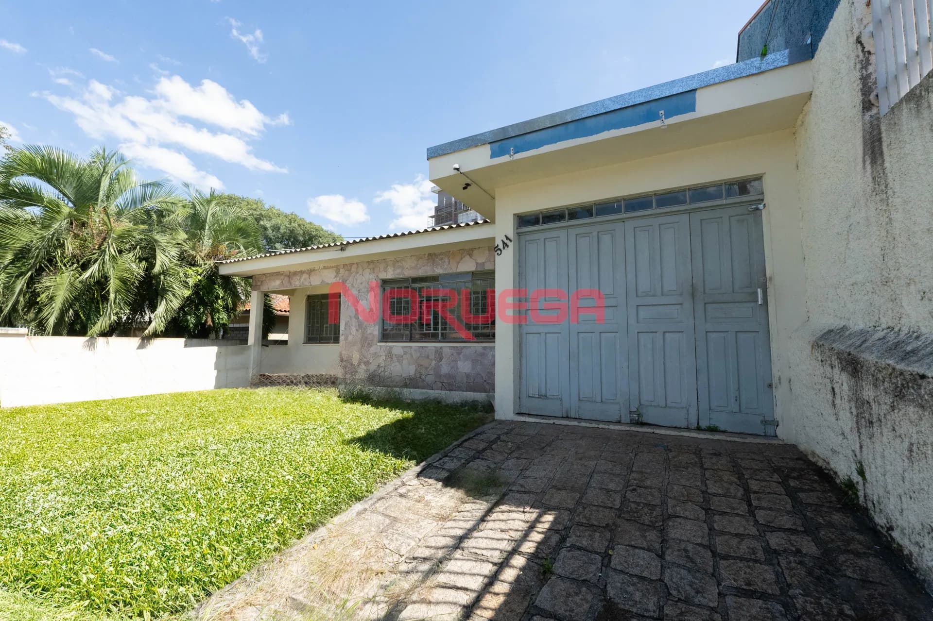 Imagem principal Excelente oportunidade de locação: Casa comercial com 5 salas, 3 banheiros, 1 vaga de garagem e 200m² em Bacacheri, Curitiba-PR!