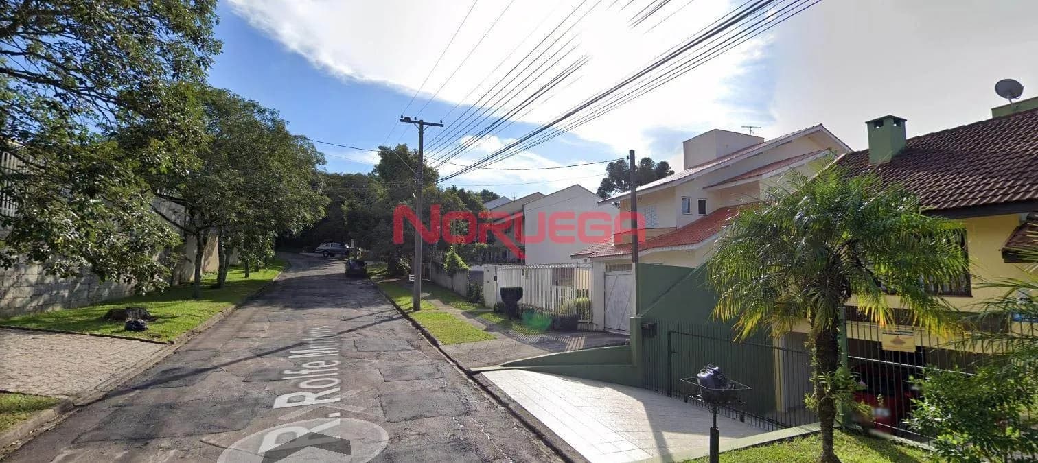 Imagem principal Imperdível casa à venda em Curitiba-PR, bairro Pilarzinho: 4 quartos, 4 suítes, 3 salas, 7 banheiros, 7 vagas de garagem, 420m²