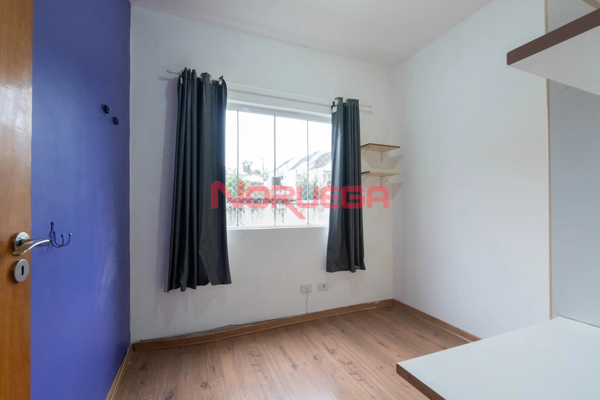 Imagem principal Casa à venda em Curitiba-PR no Lindóia: 3 quartos, 1 suíte, 1 sala, 1 banheiro, 2 vagas de garagem, 102m².