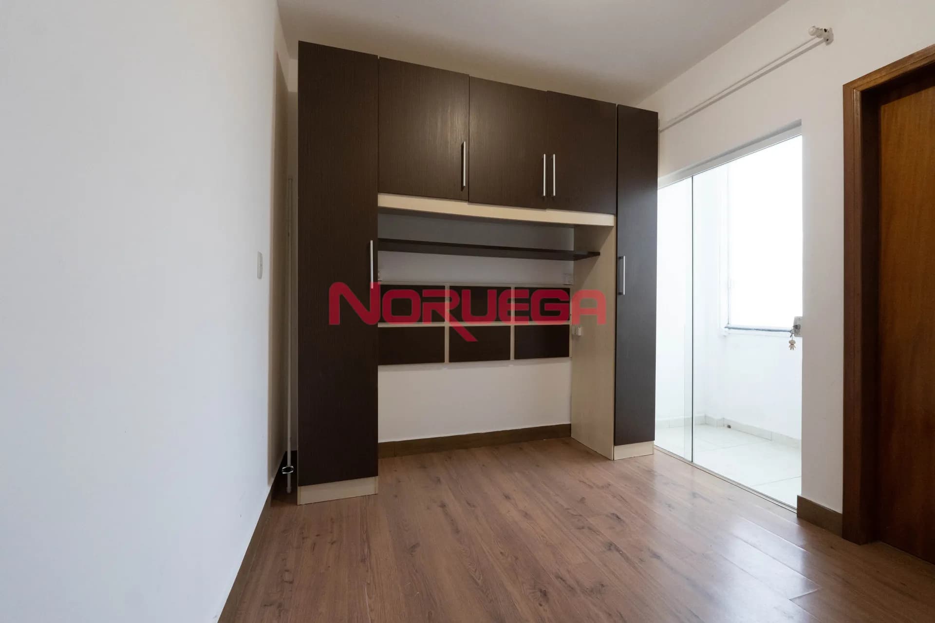 Imagem principal Casa à venda em Curitiba no bairro  Lindóia com  3 quartos, 1 suíte, 1 sala, 1 banheiro, 2 vagas de garagem, 102m².