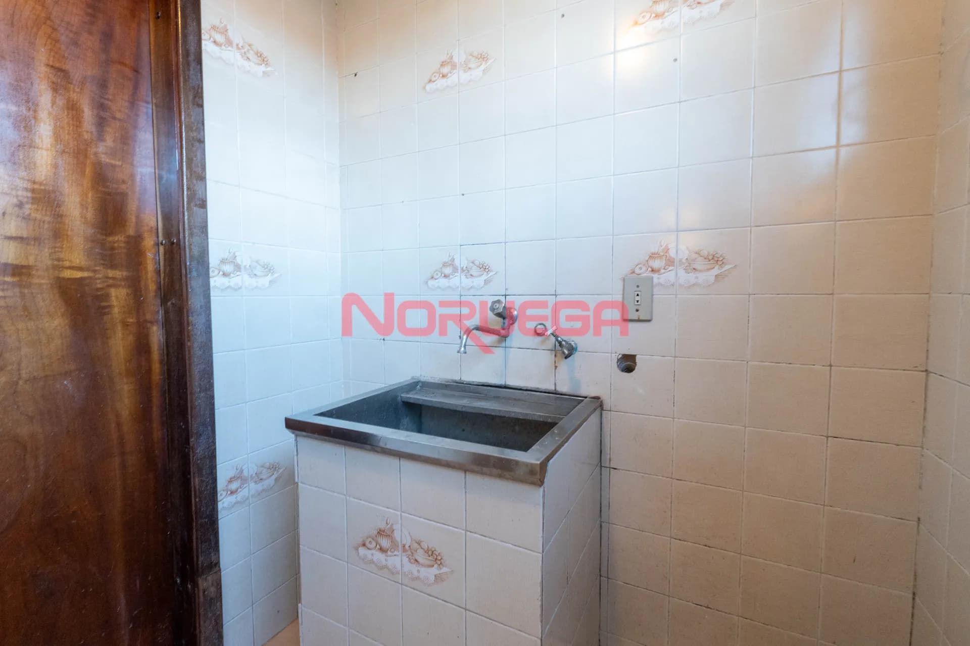 Imagem principal Casa à venda em Curitiba-PR, Hugo Lange: 3 quartos, 2 salas, 2 banheiros, 107m². Confira!