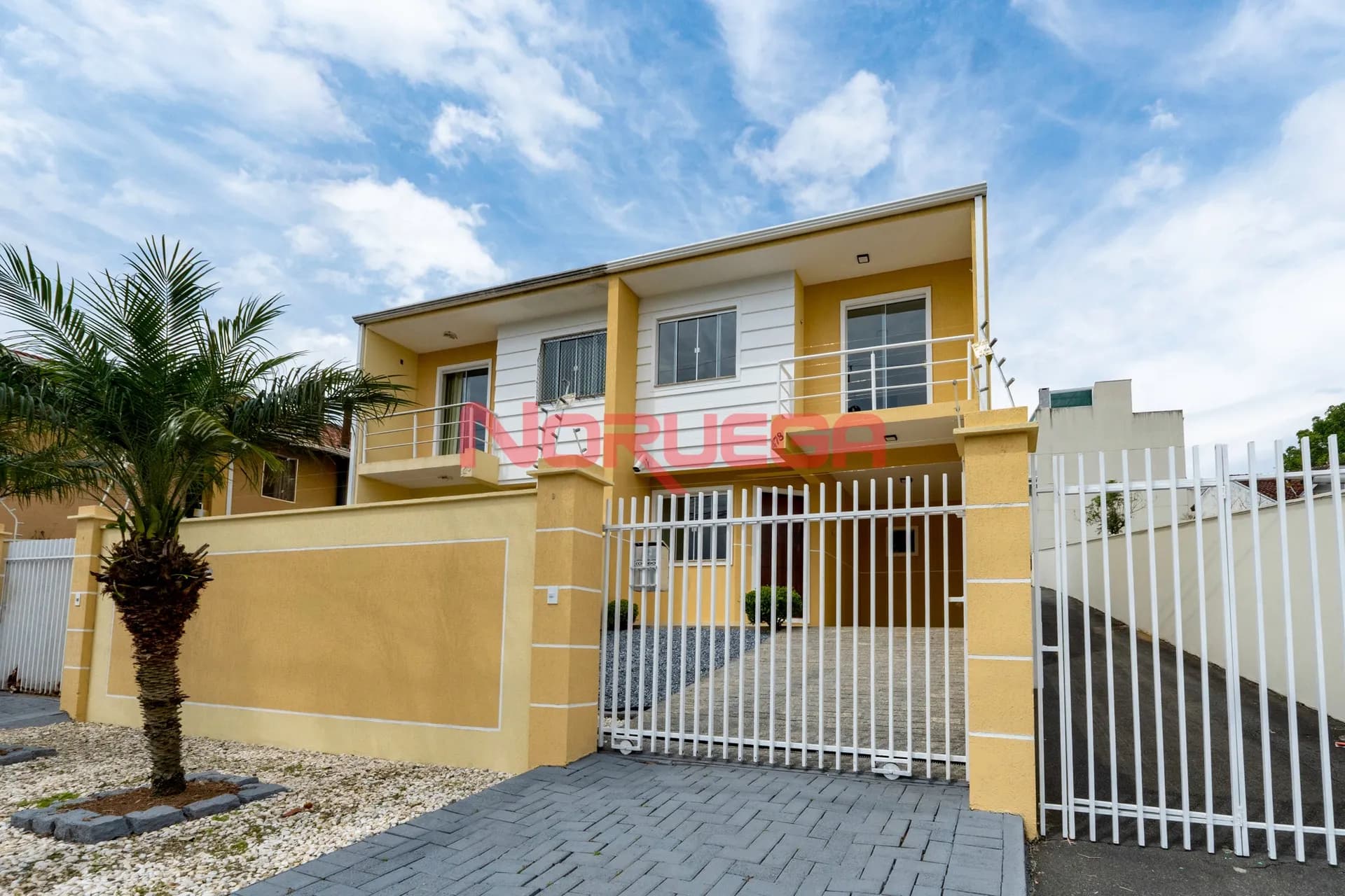 Imagem principal Casa para locação em Curitiba-PR, bairro Barreirinha: 3 quartos, 1 sala, 1 banheiro, 1 vaga de garagem, 115m².