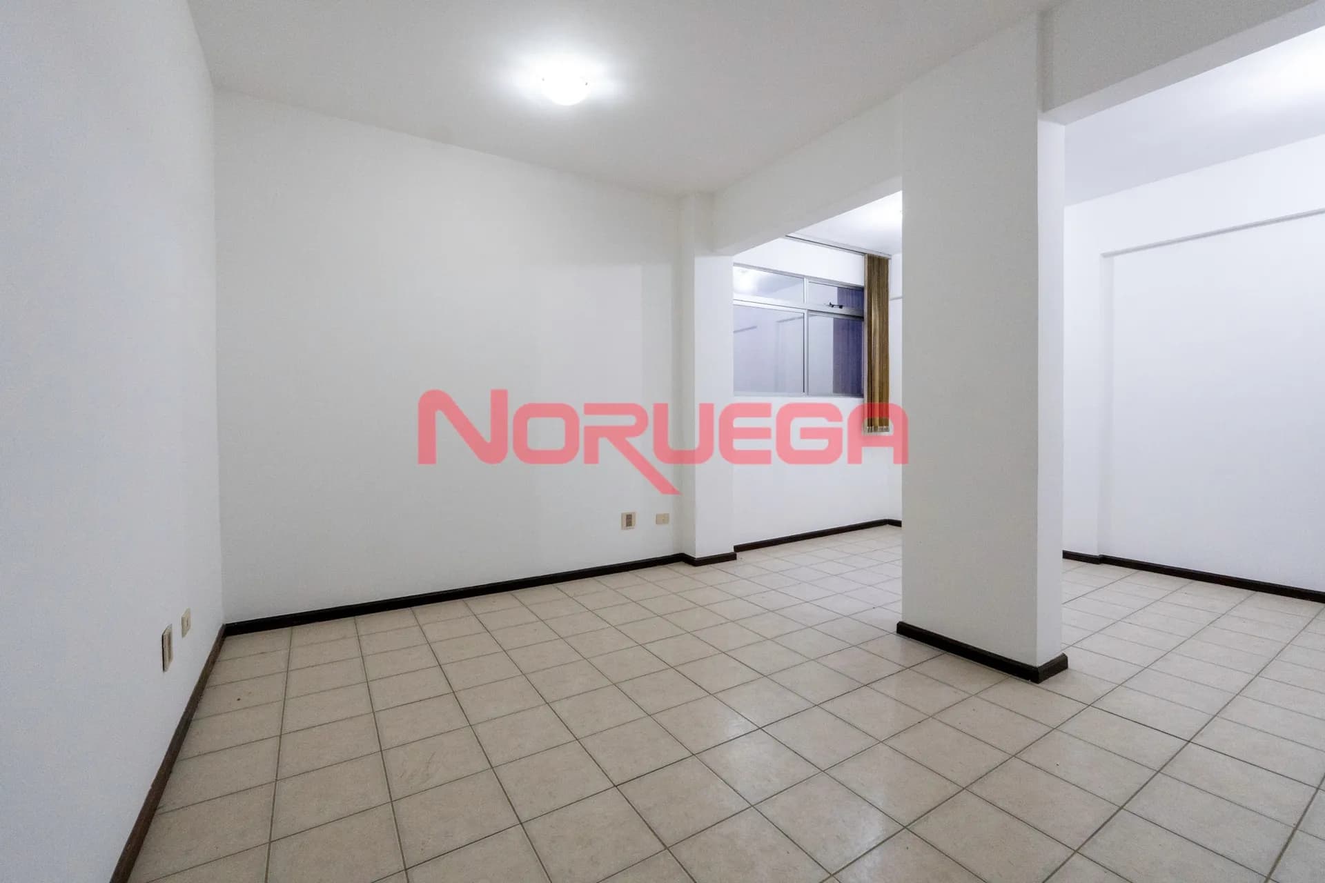 Imagem principal Sala comercial á venda no bairro bacacheri em Curitiba com copa e banheiro