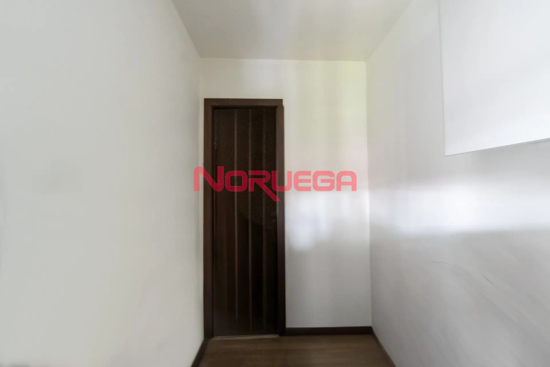 Imagem principal Casa com 4 dormitórios á venda no bairro bom retiro em curitiba