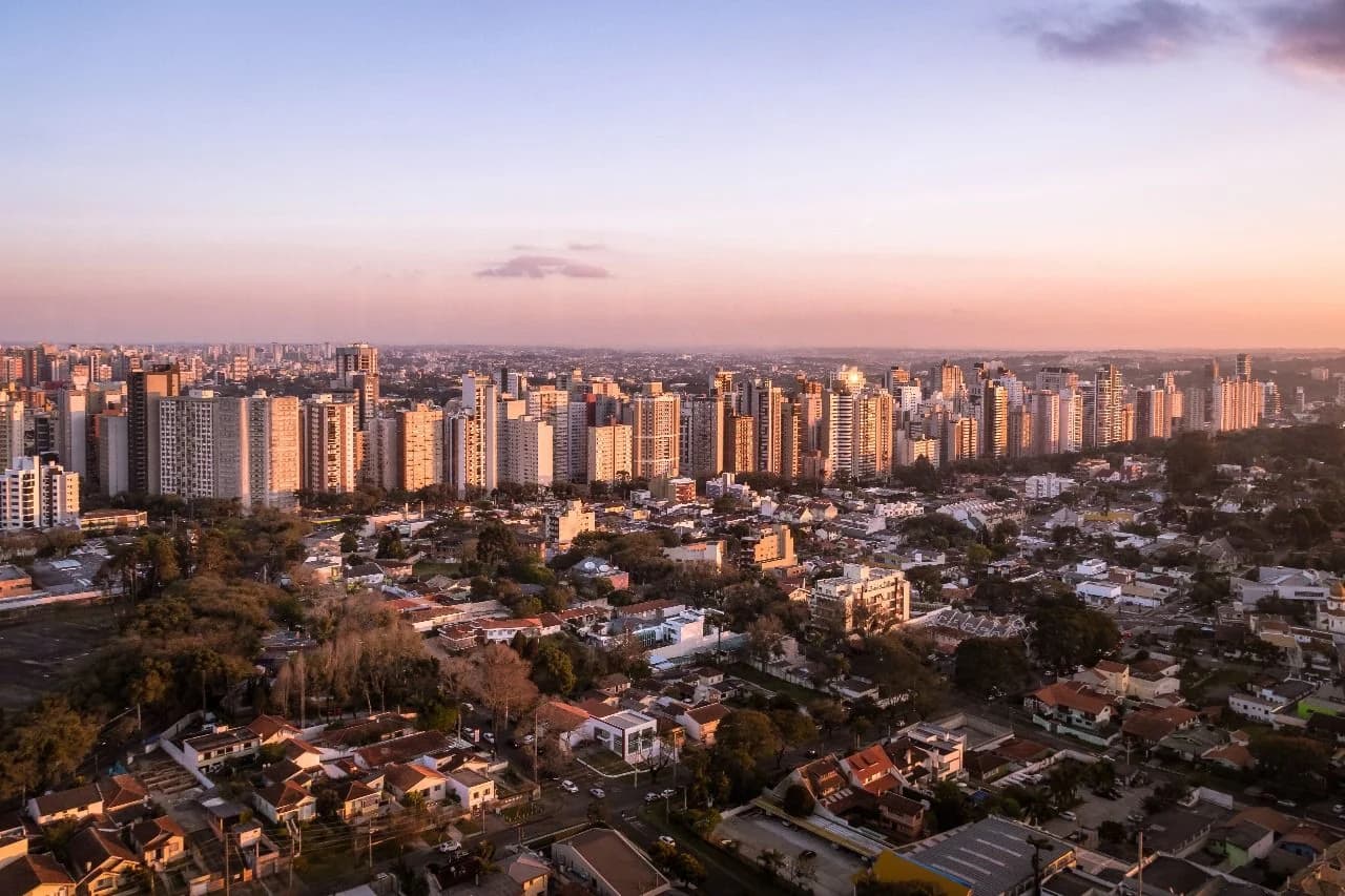 Por que a Imobiliária Noruega é referência em atendimento consultivo no mercado imobiliário de Curitiba