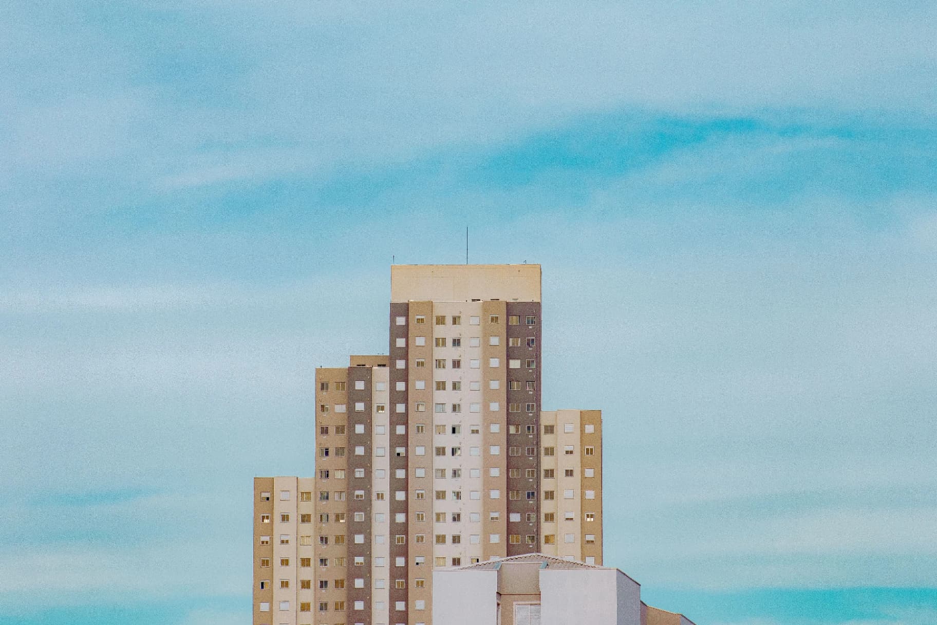Imóvel como primeiro investimento: por que apartamentos compactos continuam entre os mais procurados
