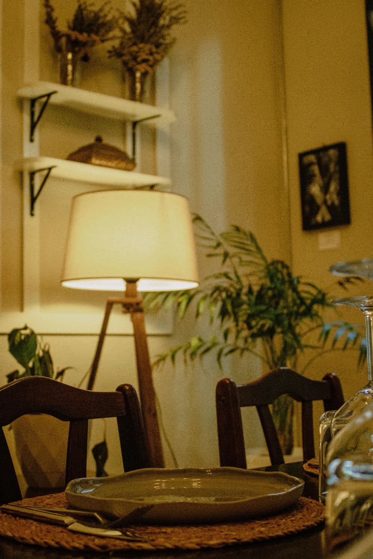 Ambientes multifuncionais transformam apartamentos compactos em espaços mais inteligentes