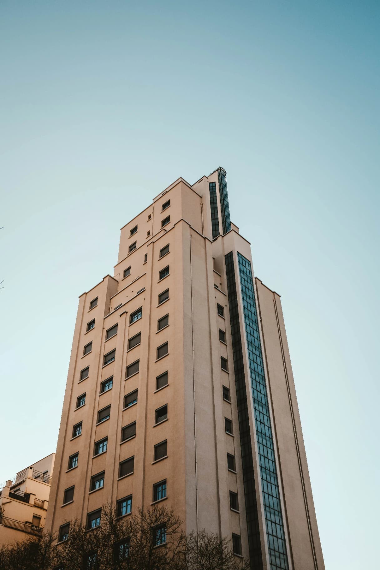 A oferta e a demanda influenciam o valor de mercado dos imóveis
