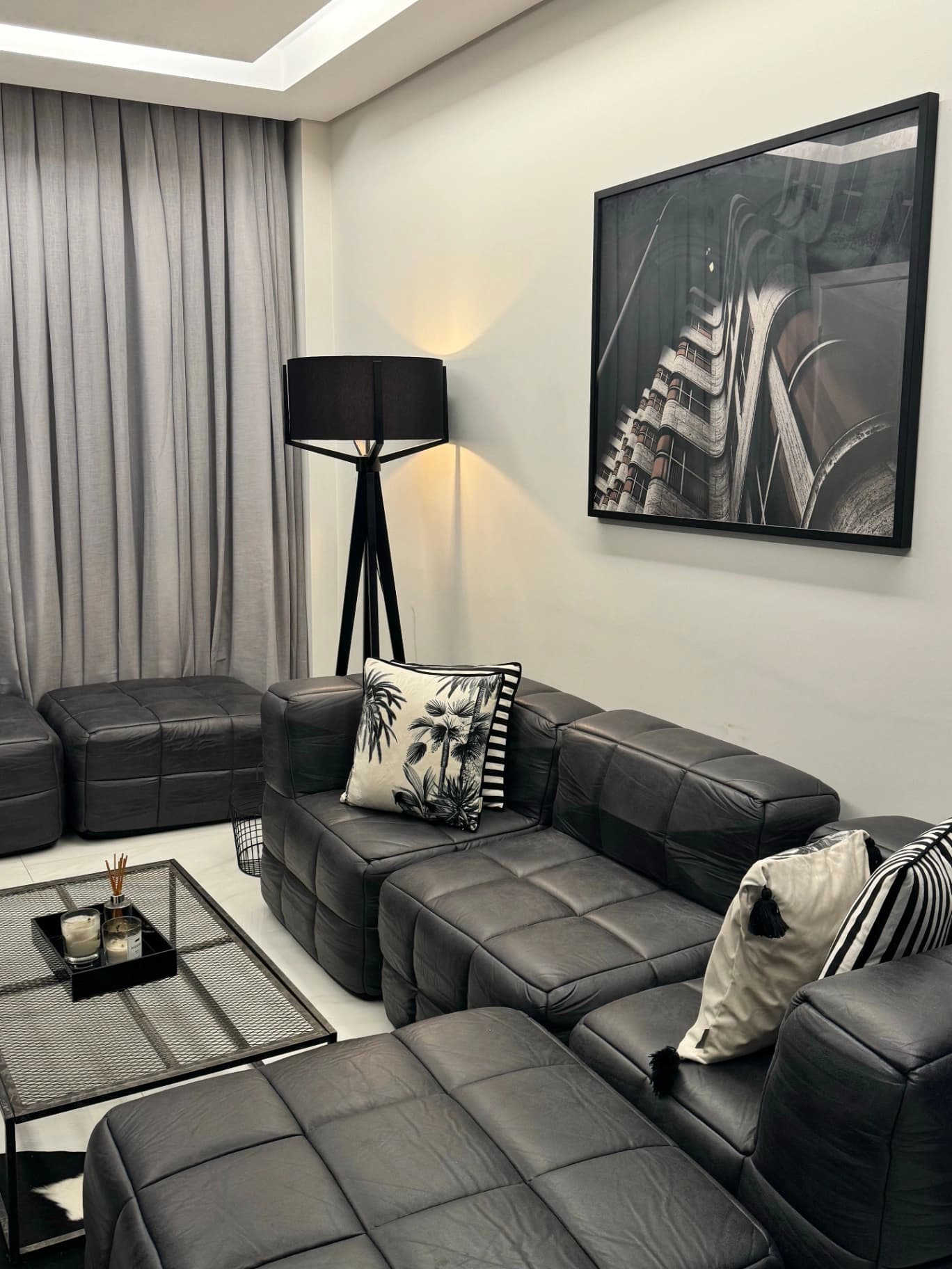 Apartamento para Locação no Santa Cândida, Curitiba: 1 Quarto Novo com Sacada