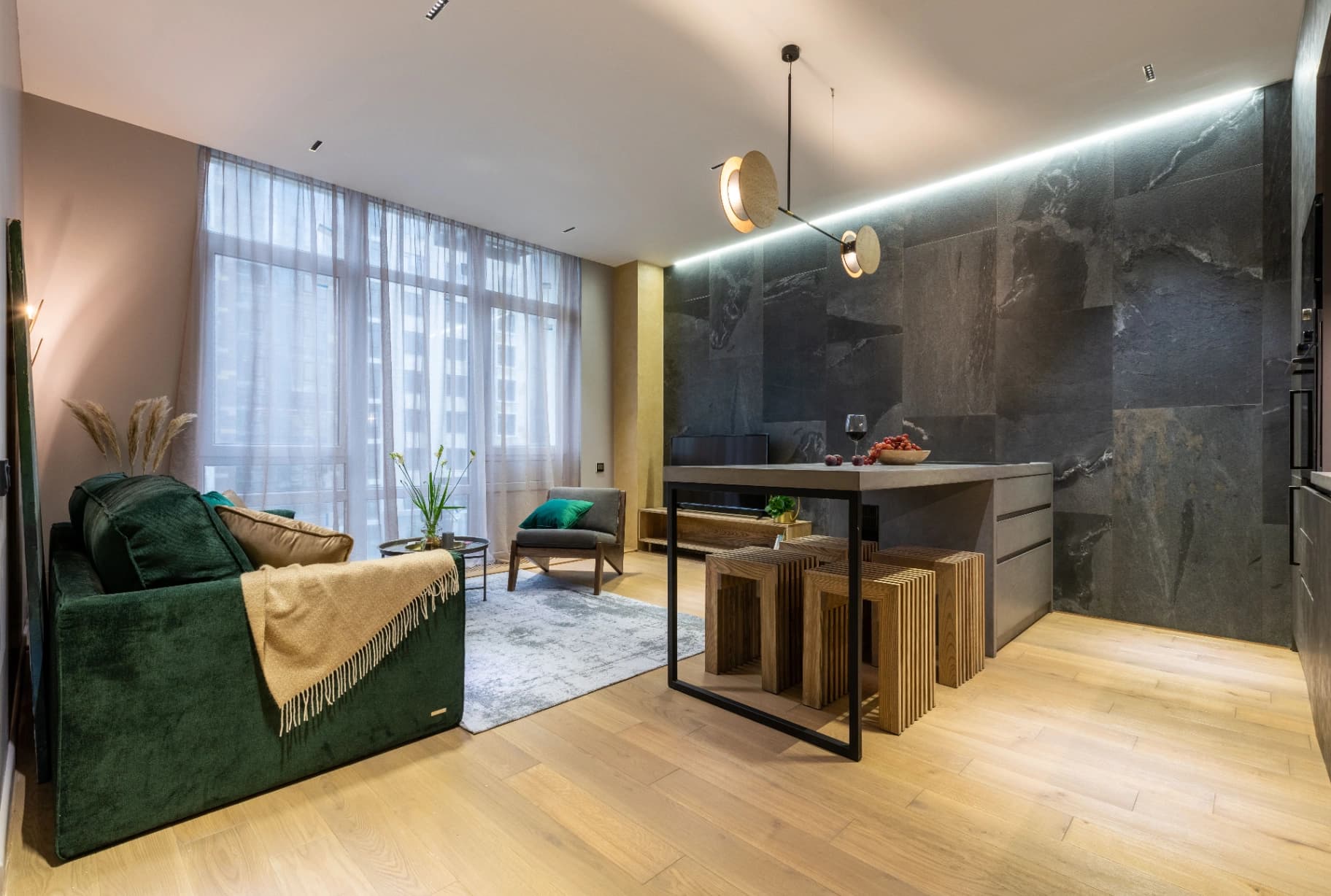 Apartamento de 02 Quartos para Locação no Bairro Bacacheri