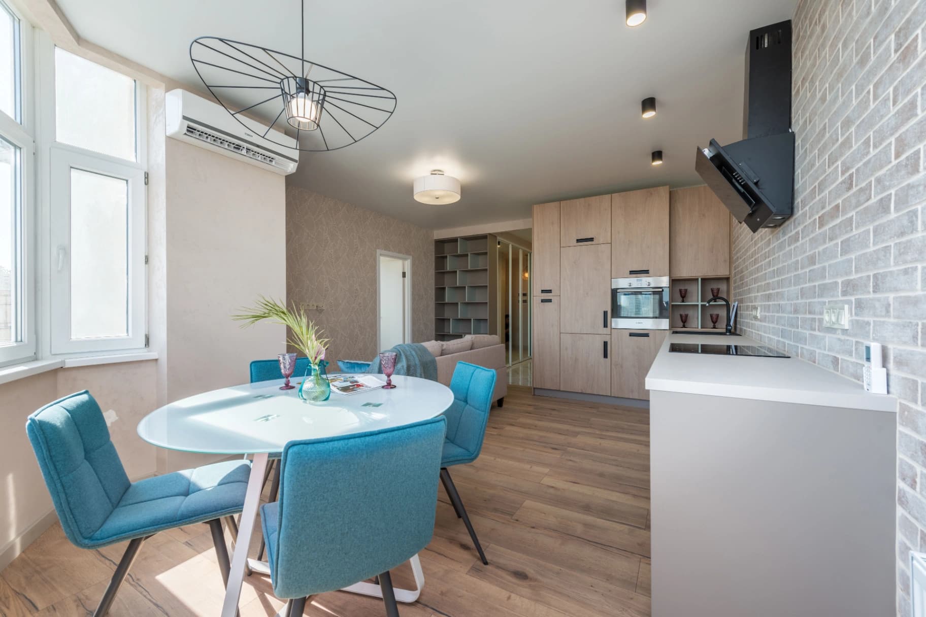 Apartamento com 2 Quartos, Suíte e Vaga de Garagem para Alugar no Cabral em Curitiba