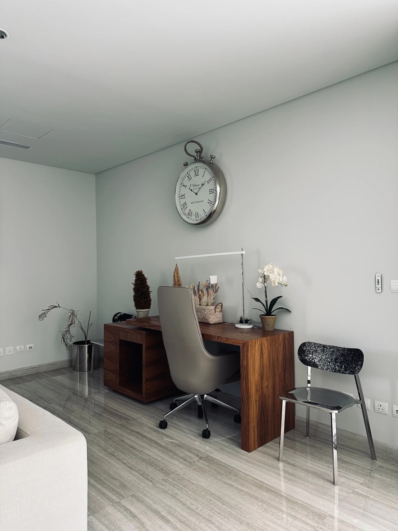 Sala comercial à venda no Centro de Curitiba, com 36 m² de área útil, 1 banheiro e localização estratégica. Uma opção para profissionais, consultórios, escritórios e empresas.