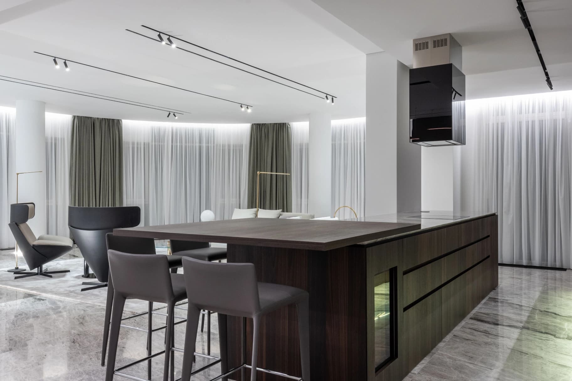 Conjunto Comercial para Alugar no Bigorrilho, Curitiba: 34 m² e Banheiro Privativo