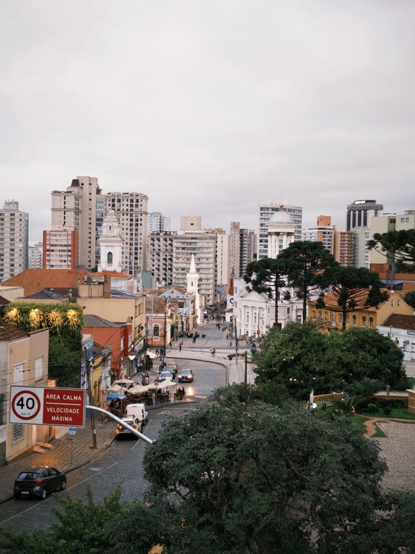 Como definir o aluguel de uma casa no Bairro Alto?