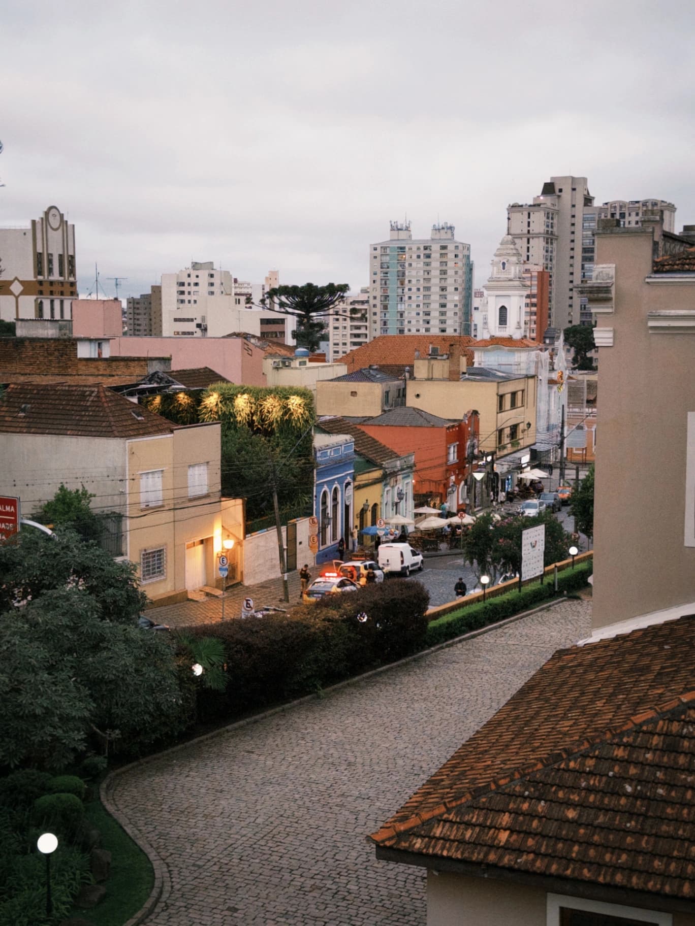 Seu imóvel comercial no Centro de Curitiba gera renda ou está apenas imobilizando capital?