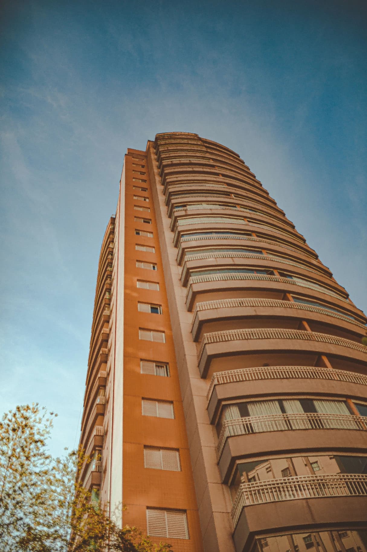 Casa compacta no Abranches: por que imóveis menores podem ter mais liquidez de locação?