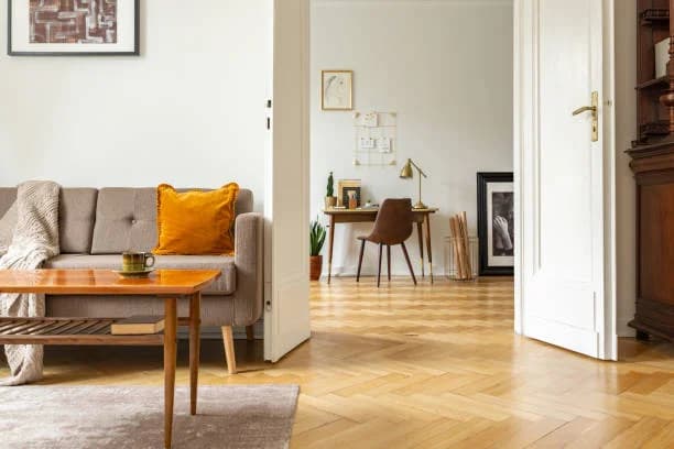 Terreno com duas casas no Cajuru: manter a renda dupla ou reconstruir para valorizar o ativo?