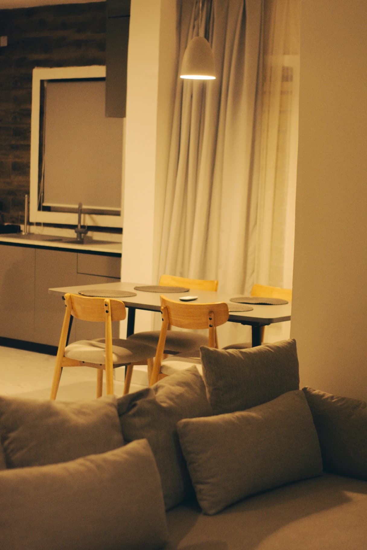 Apartamento com sala para dois ambientes no Água Verde