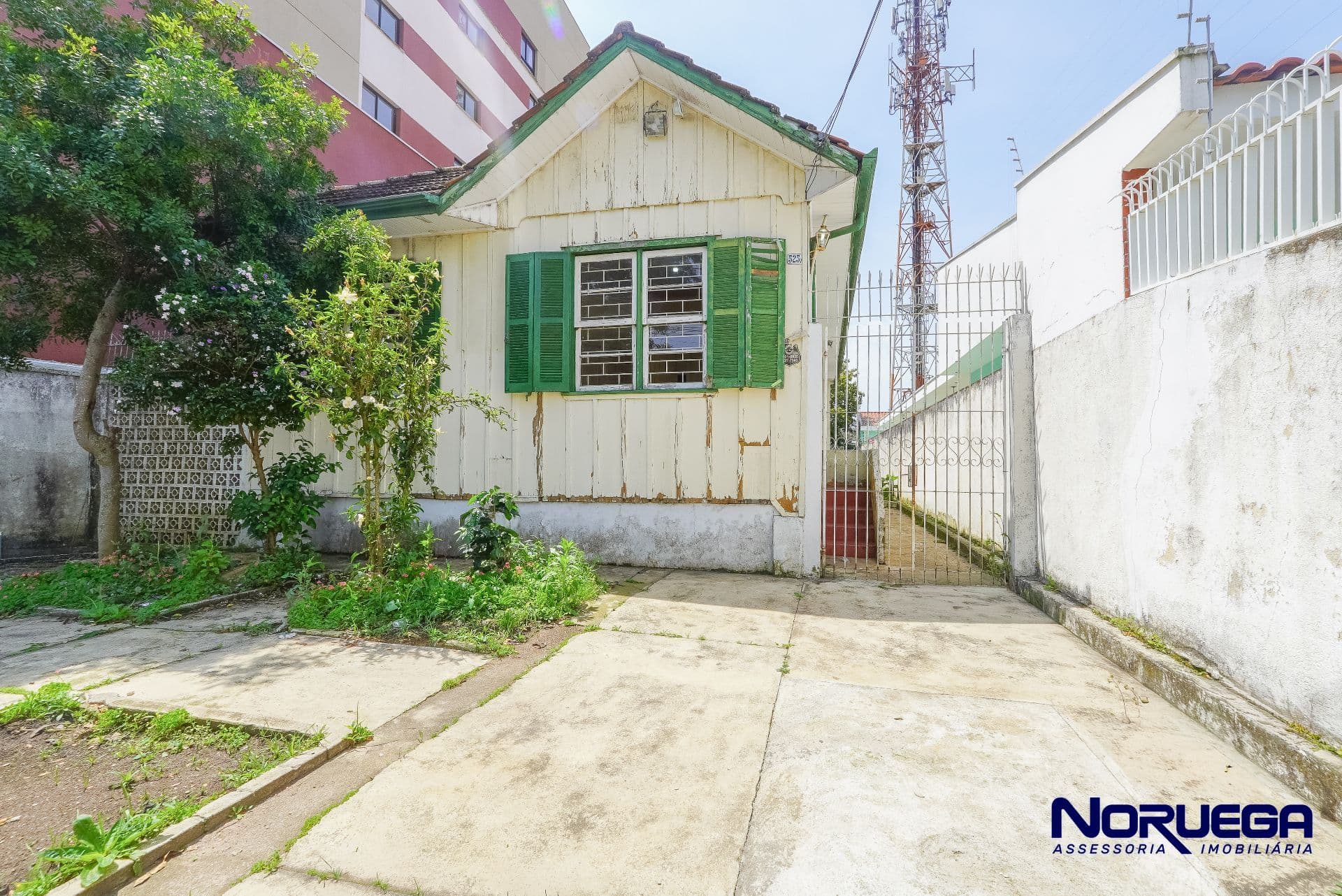 Imagem principal Casa de Madeira para locação com 04 quartos no Bairro Rebouças