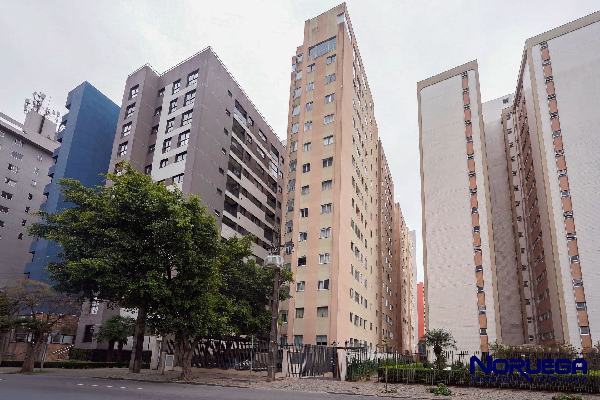 Imagem principal Apartamento com 1 Quarto e 1 vaga de garagem à Venda no Cristo Rei Curitiba.