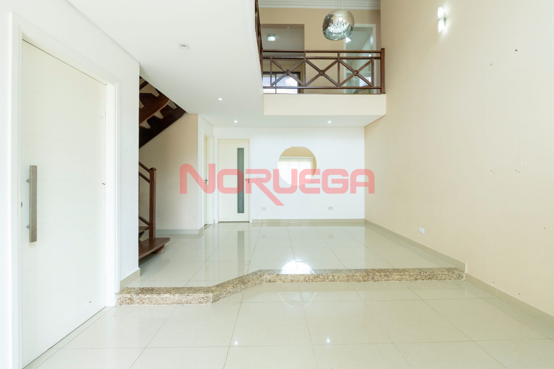 Casa, 3 quartos, 217 m² - Foto 1