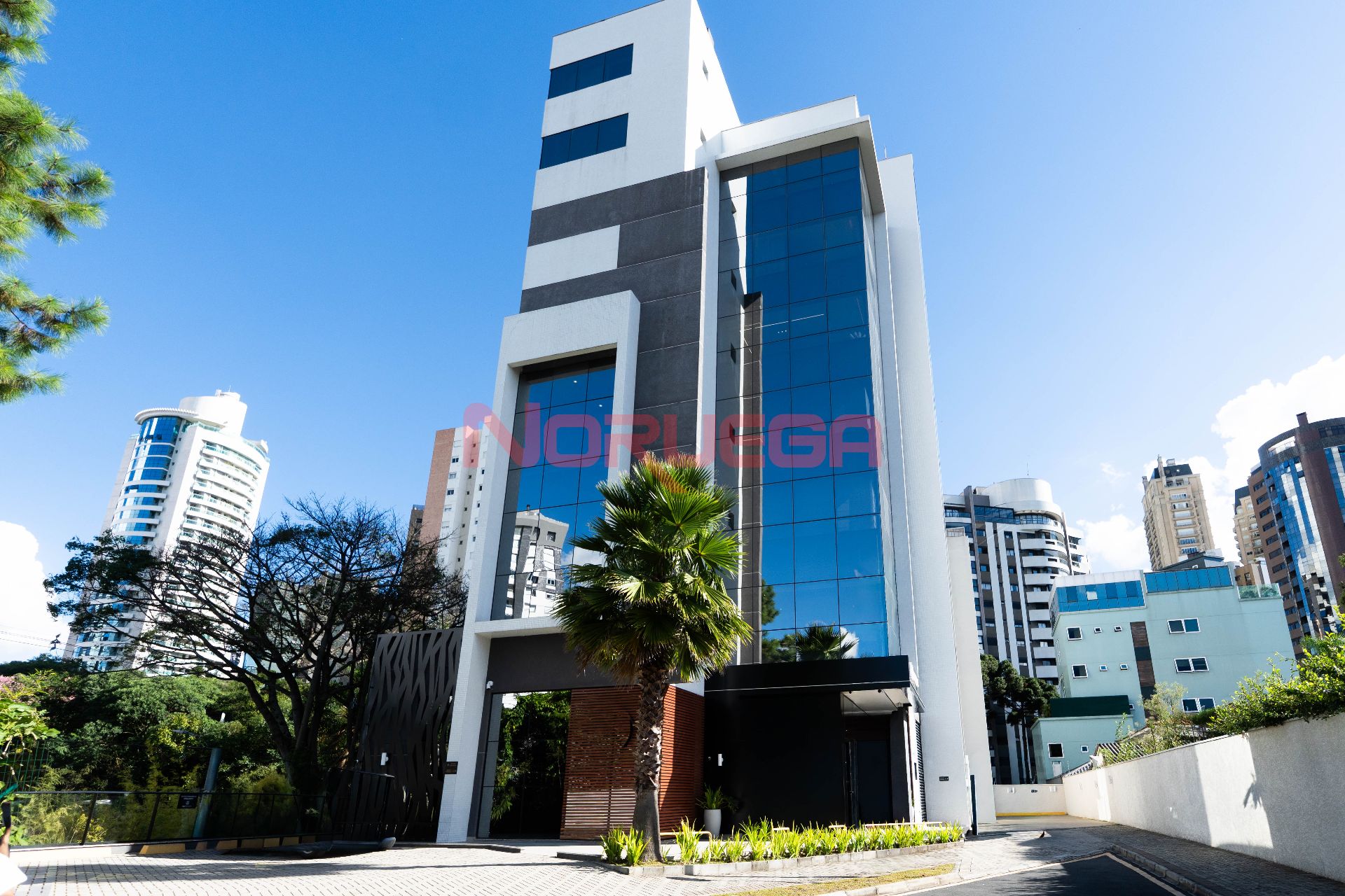 Conjunto Comercial para Locação no Bairro Mossunguê em Curitiba