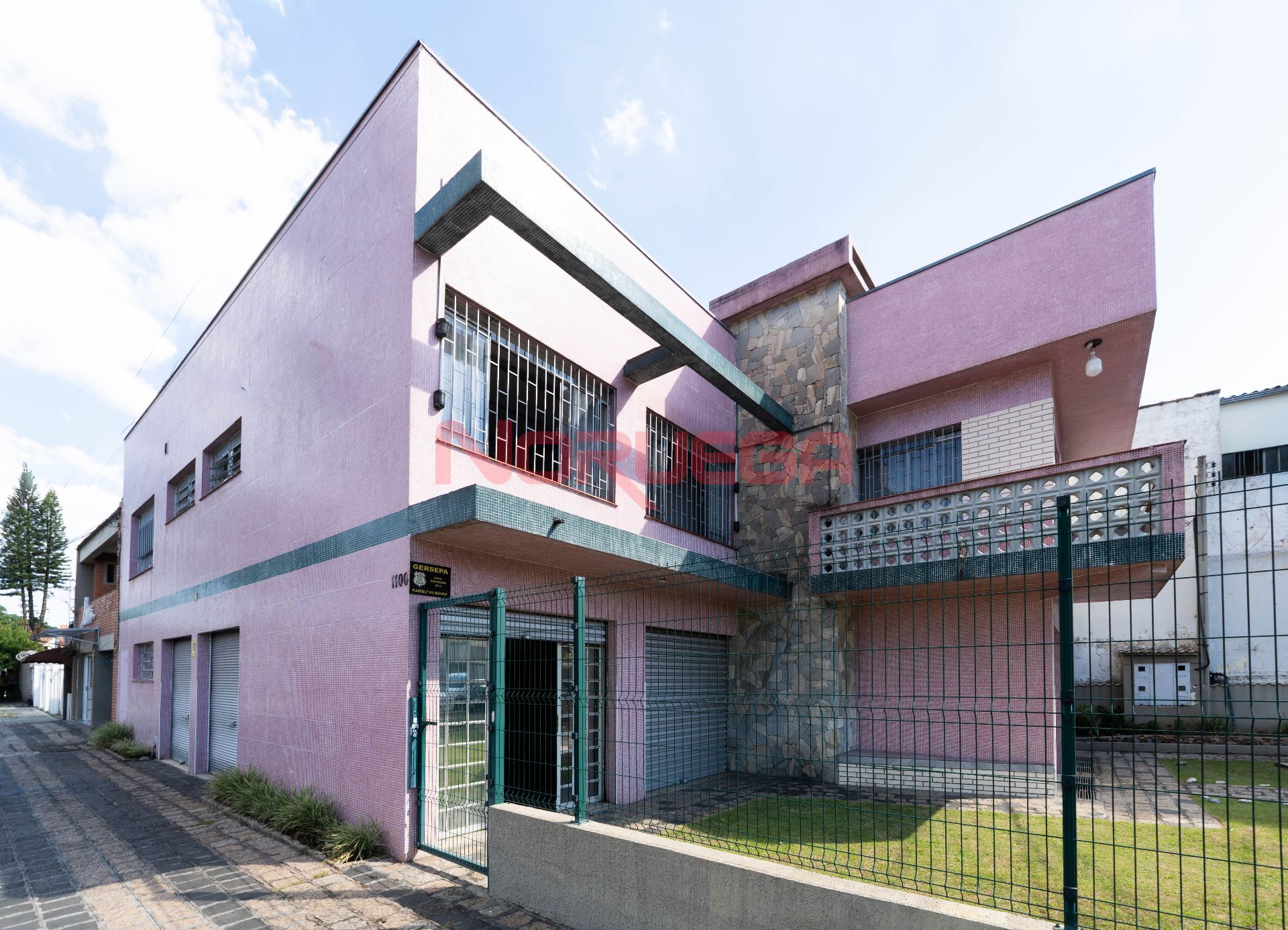 Loja térrea com 130m² e 2 banheiros para alugar no bairro rebouças em Curitiba