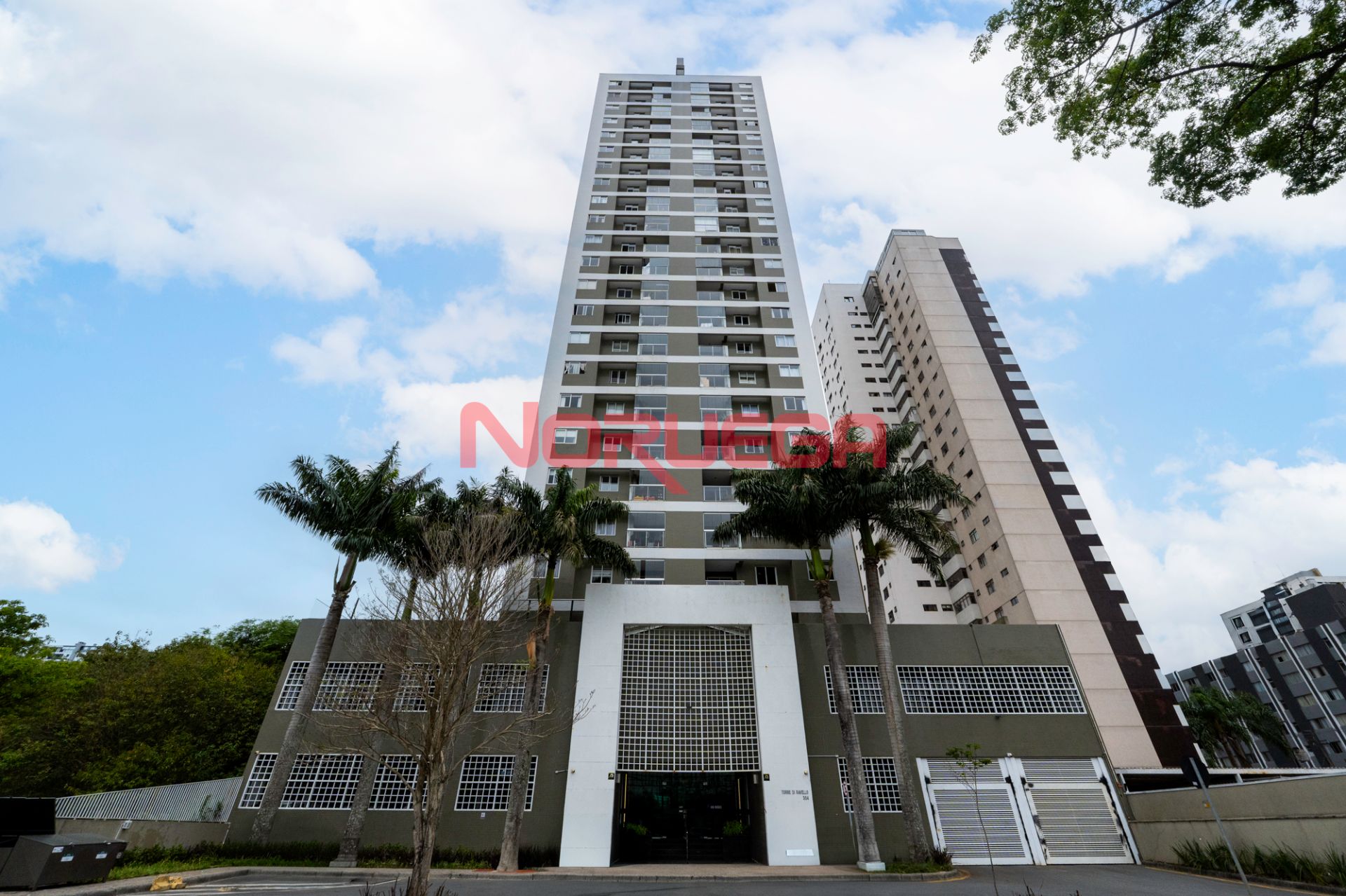 Apartamento para Alugar no Bairro Cabral em Curitiba com 3 quartos, banheiro, suíte e vaga de garagem