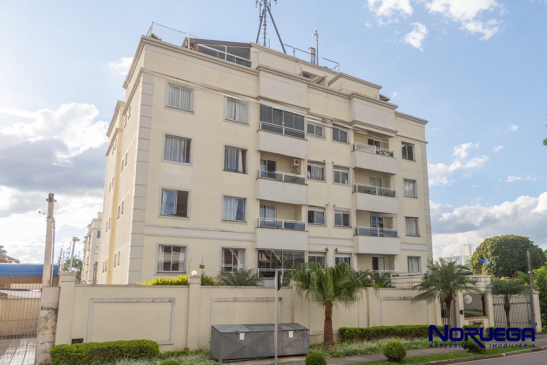 Apartamento de 02 quartos para Locação no Bairro Bacacheri