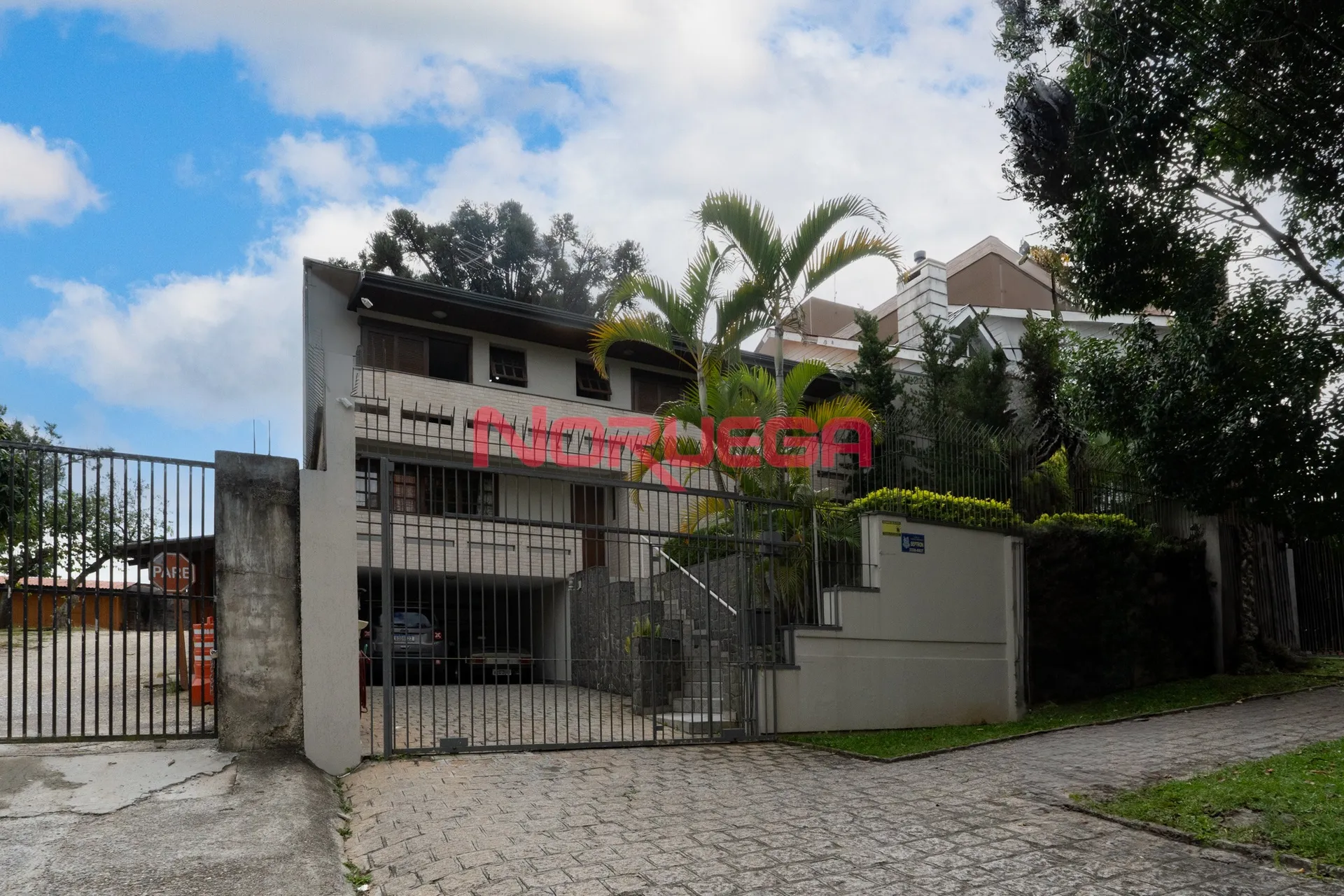 Casa, 4 quartos, 330 m² - Foto 1