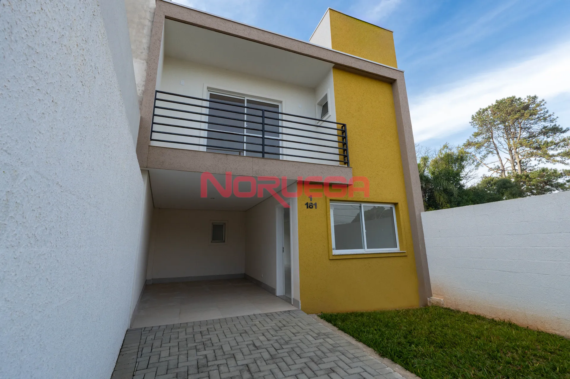  Sobrado à venda em Curitiba no bairro Pilarzinho,q 3 uartos, 1 suíte, 1 sala, 2 banheiros, 1 vaga, 150m²