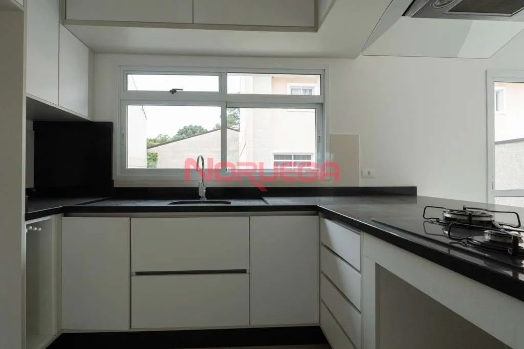 Casa, 3 quartos, 218 m² - Foto 2