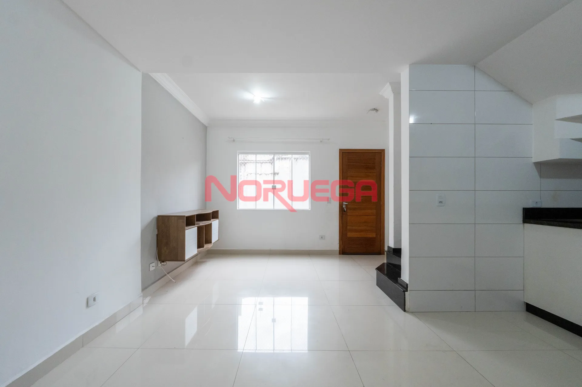  Sobrado  à venda em Curitiba no bairro Lindóia com  3 quartos, 1 suíte, 2 vagas de garagem - 85,50m² 