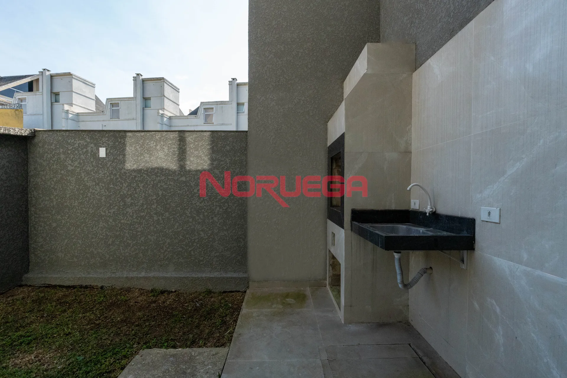 Sobrado com 3 quartos no Atuba