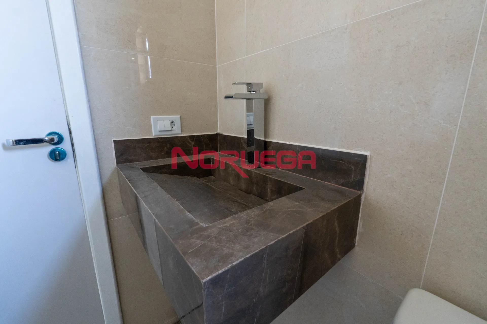 Sobrado com 3 quartos no Atuba