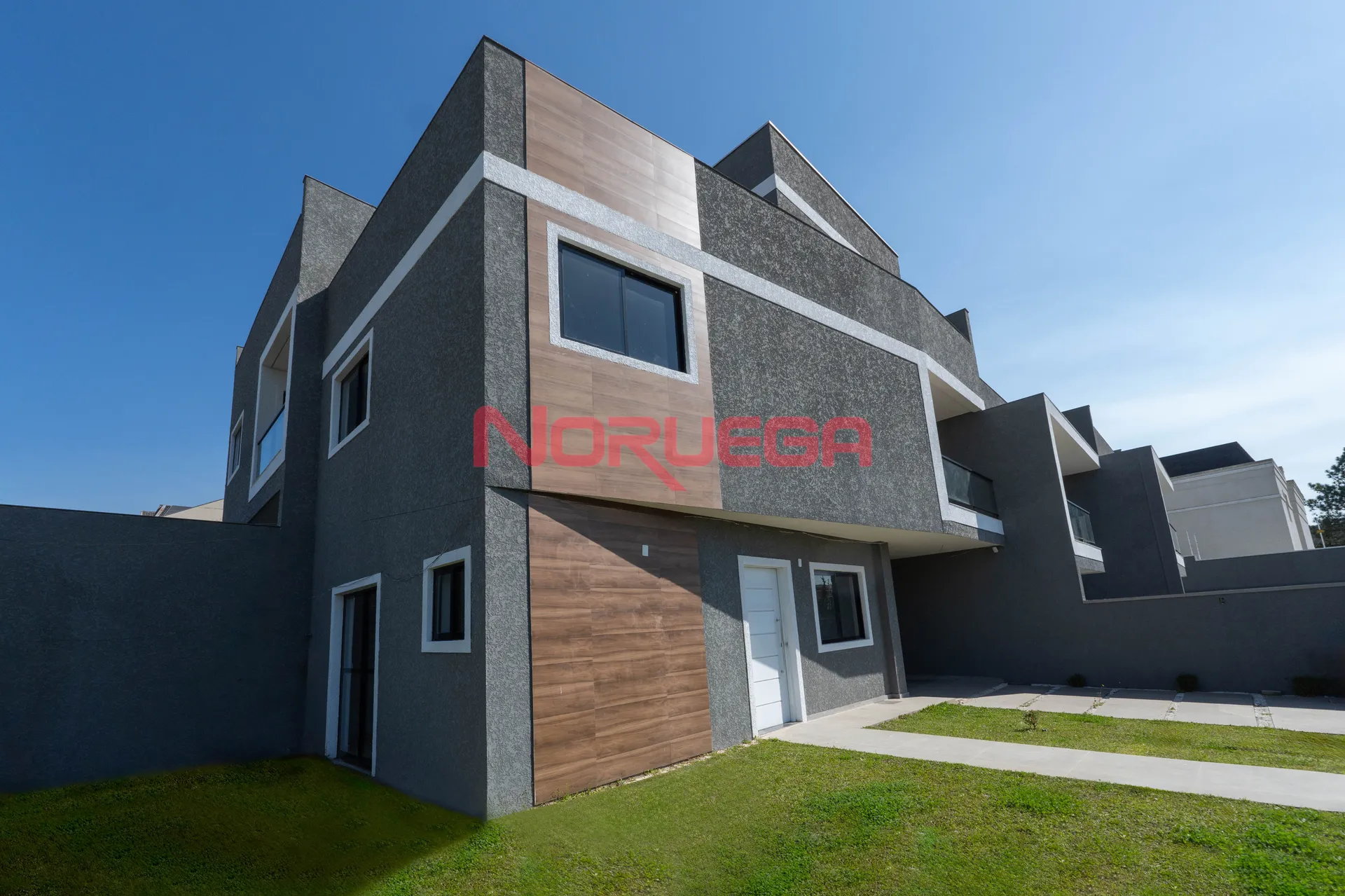 CASA RESIDENCIAL em Curitiba - PR, Atuba