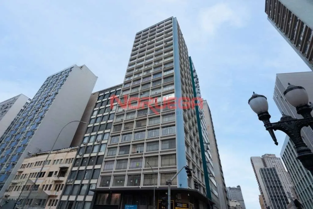 Conjunto comercial  no Centro de Curitiba